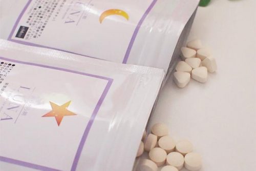 2週間飲み続けるだけで、胸がどんどん大きくなると話題の『育乳サプリメント』の噂が本当なのか試してみた。