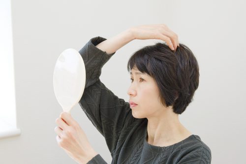 【もしかして、最近ボリューム減ったかも…？】ヘアセットしにくくなったと感じたら…40代の髪のお悩みは○○で解決！